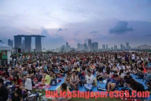 Xem phim ngoài trời trải nghiệm miễn phí về đêm thú vị tại Singapore